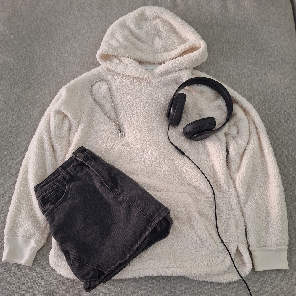 Cream fluffy hoodie ₊˚⊹౨ৎ ₊˚⊹